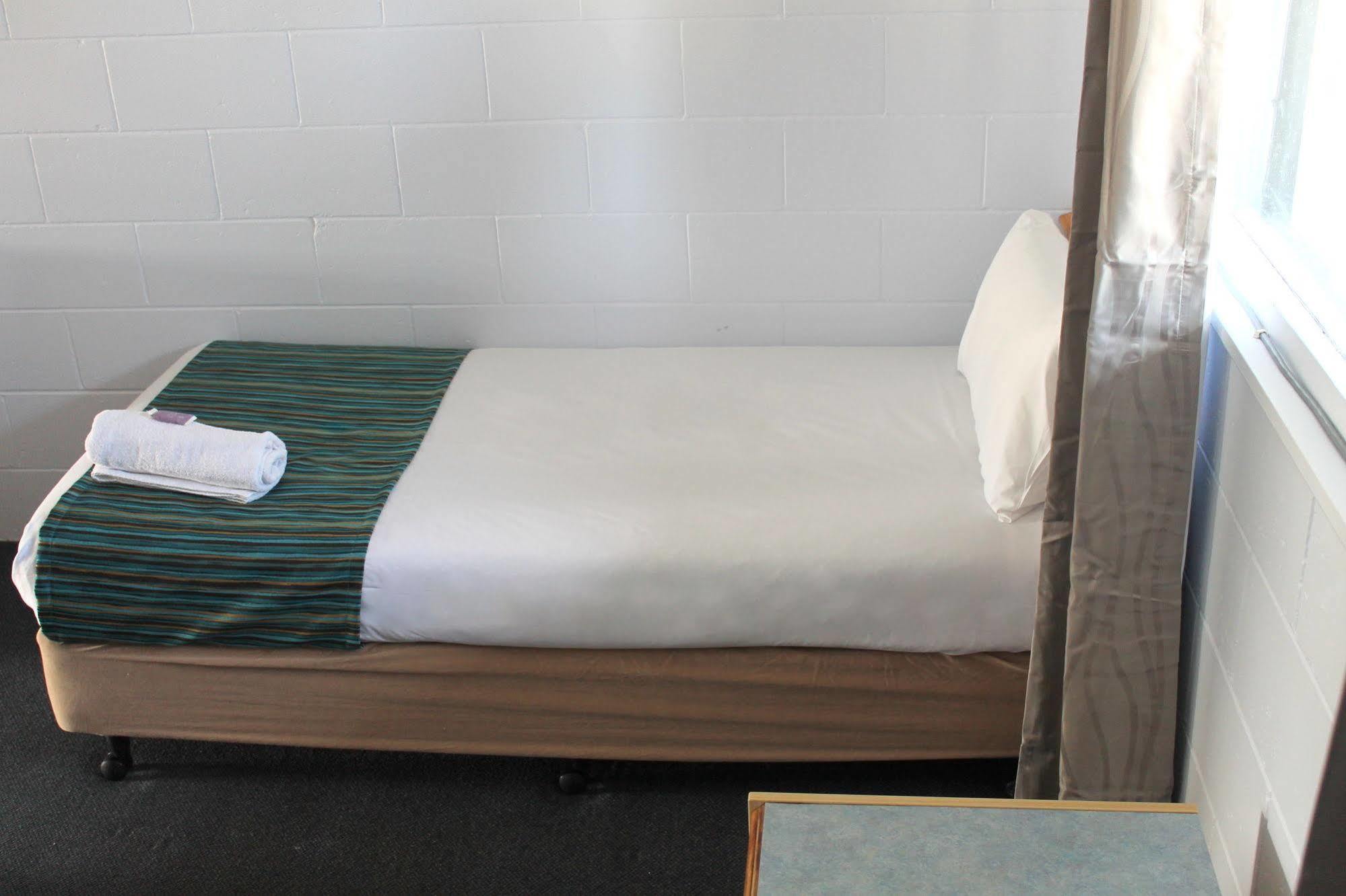 Rocky Glen Hotel Motel Gladstone Exterior photo